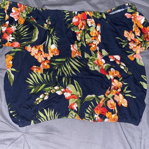Off Shoulder Floral Top - Picture 2 of 3